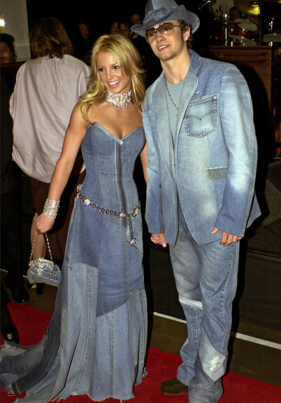DENIM: Britney Spears og Justin Timberlake fikk mye oppmerksomhet for sine matchende denim-antrekk i 2001. Foto: NTB Scanpix DENIM: Britney Spears og Justin Timberlake fikk mye oppmerksomhet for sine matchende denim-antrekk i 2001. Foto: NTB Scanpix